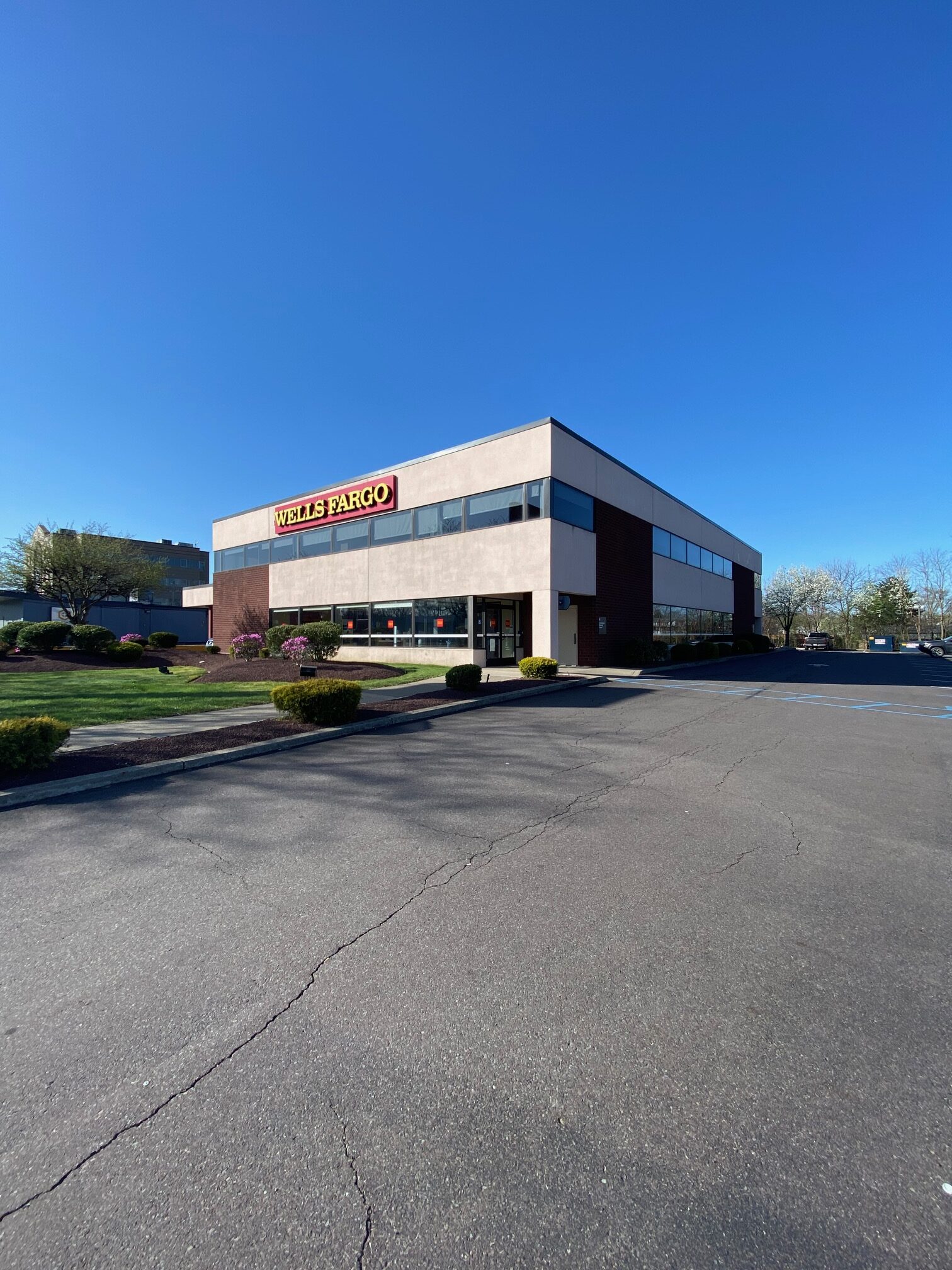 Hinerfeld Commercial Real Estate Sells MidRise Office Building in